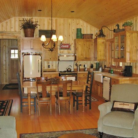 Lake Creek Lodge Бенд Екстериор снимка